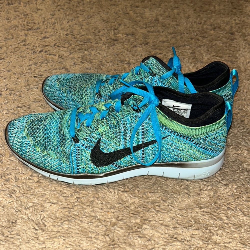 Nike free flyknits 5.0 women’s 7.5